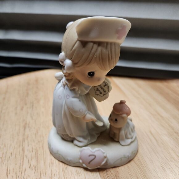Precious Moments Figurine – Age 7 – Growing in Grace – 2001 - Picture 2 of 7